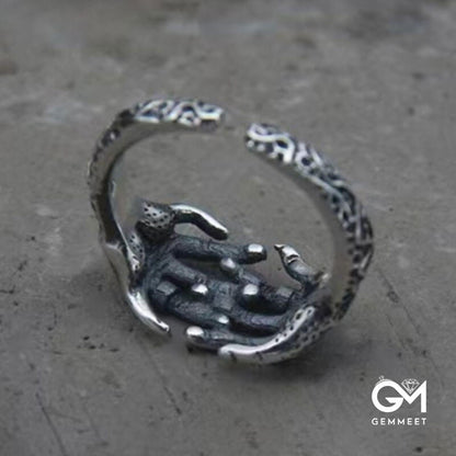 Retro Men's Skeleton Hand Ring