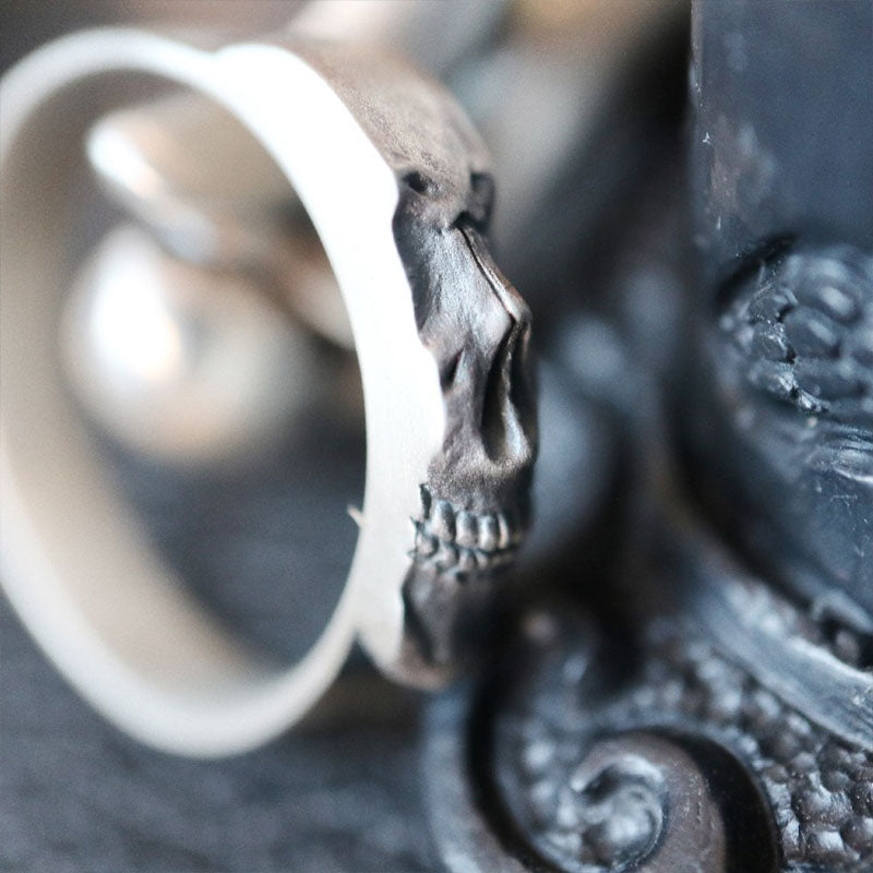 Retro Men's Narrow Skull Ring