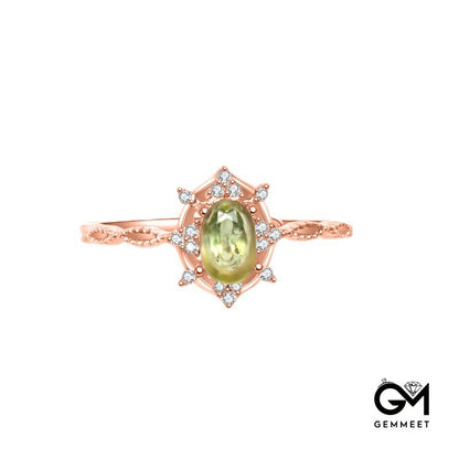 Light Luxury Peridot Green Crystal Ring