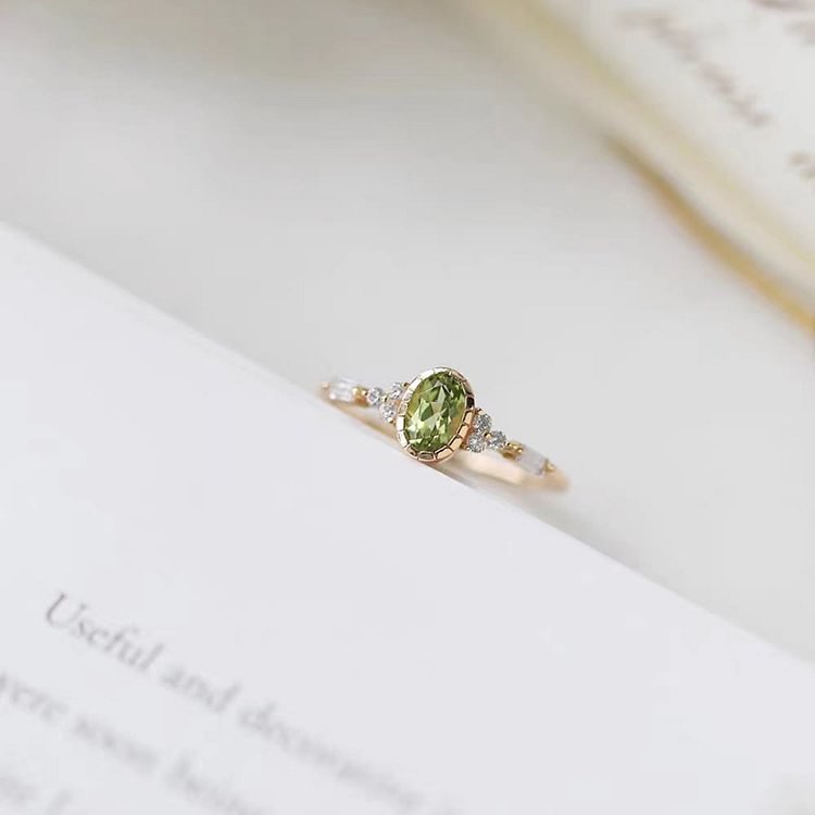 Peridot Vintage Golden Ring