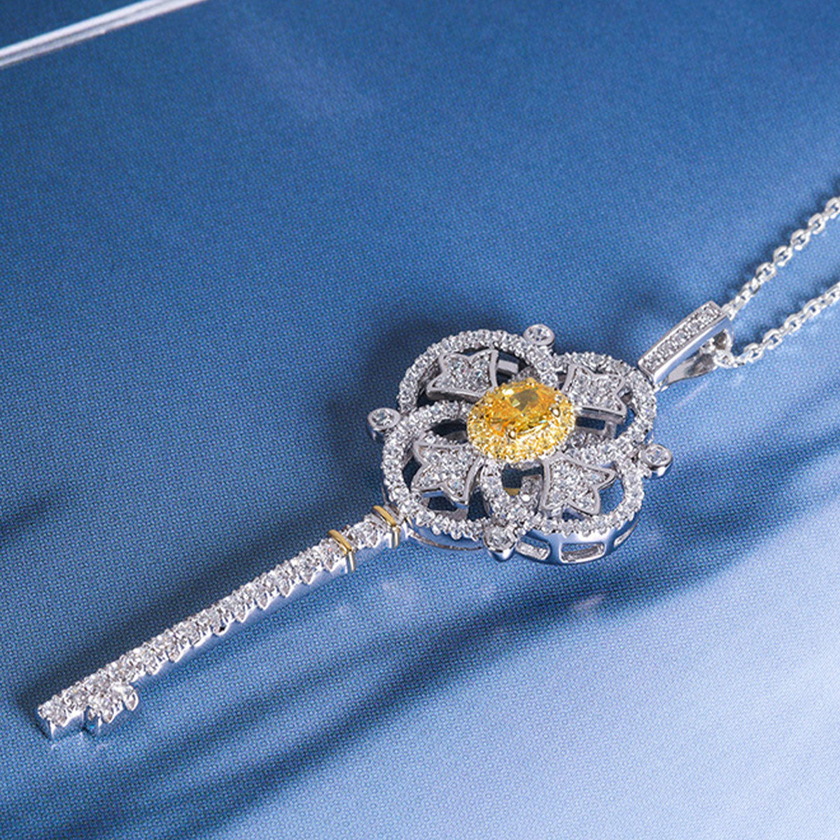 White Gold Yellow Sapphire Four-leaf Clover Key Shape Pendant