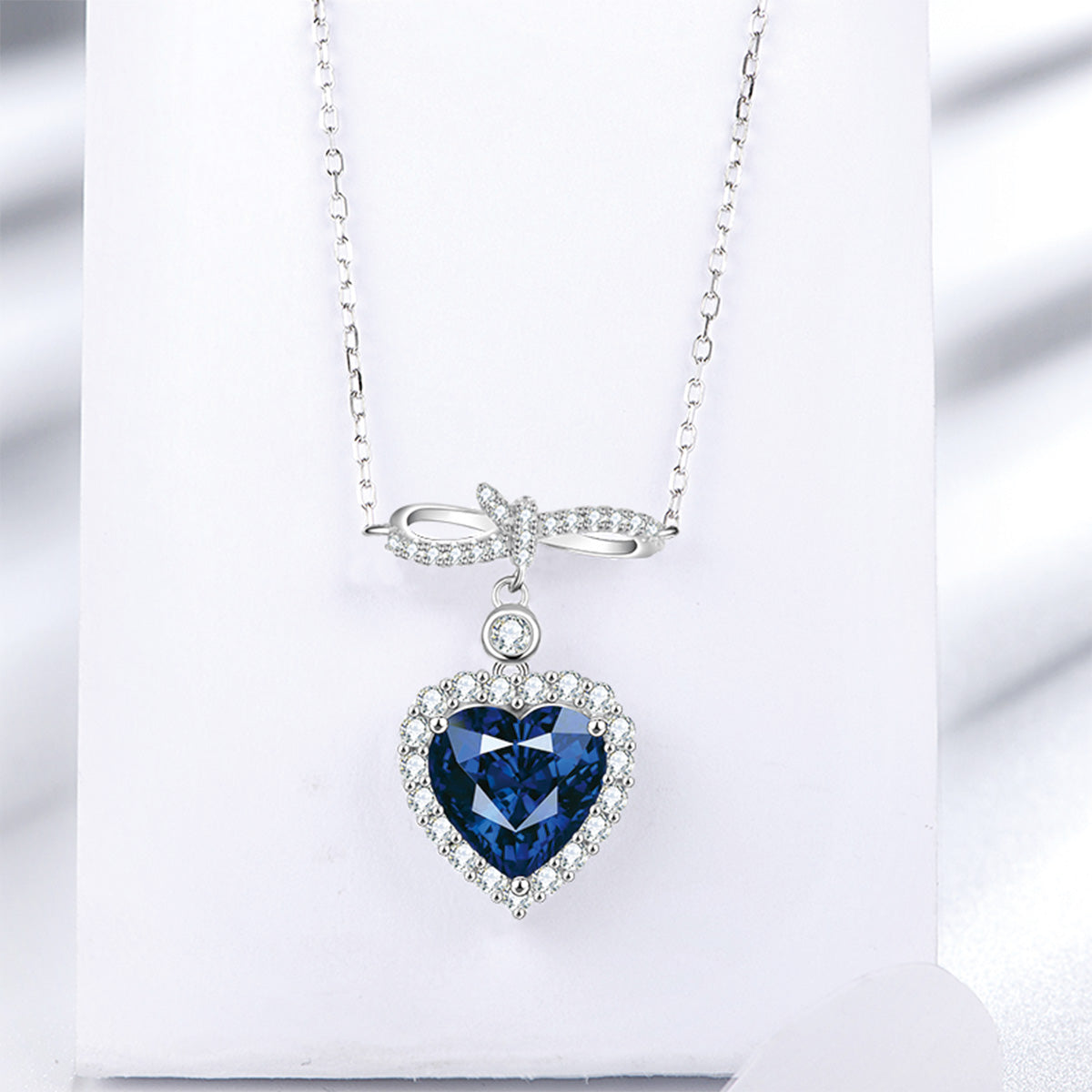 Bow-knot Heart Blue Sapphire Pendant with Worldwide Setting Full Diamond