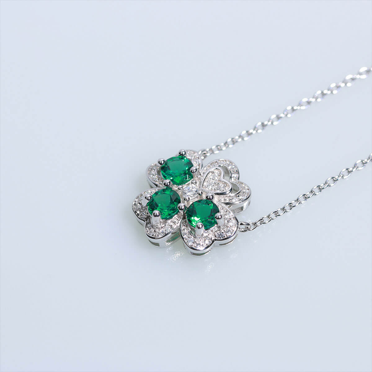 Hollow Classic Four-leaf Clover Emerald Full Stones Chain