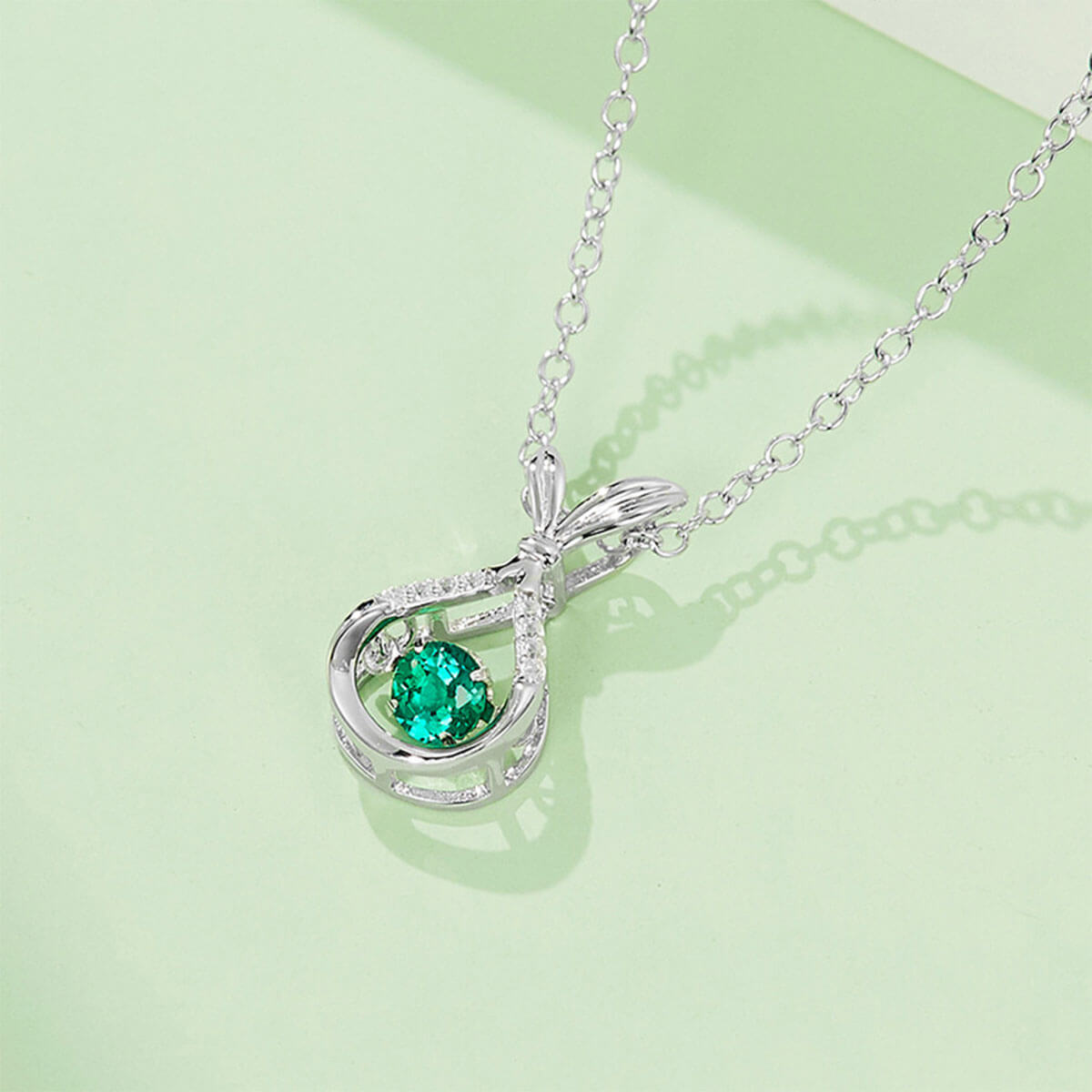 White Gold Rabbit Ear Hollow Beating Emerald Chain