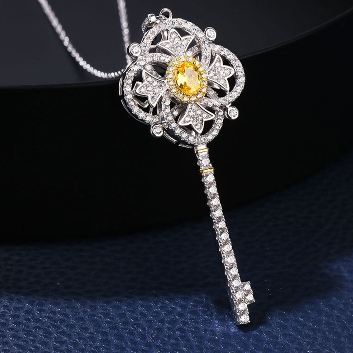 White Gold Yellow Sapphire Four-leaf Clover Key Shape Pendant